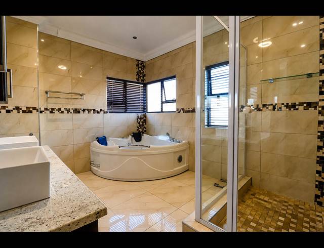 4 BEDROOM GOLF ESTATE FOR SALE IN BLUE VALLEY GOLF ESTATE
